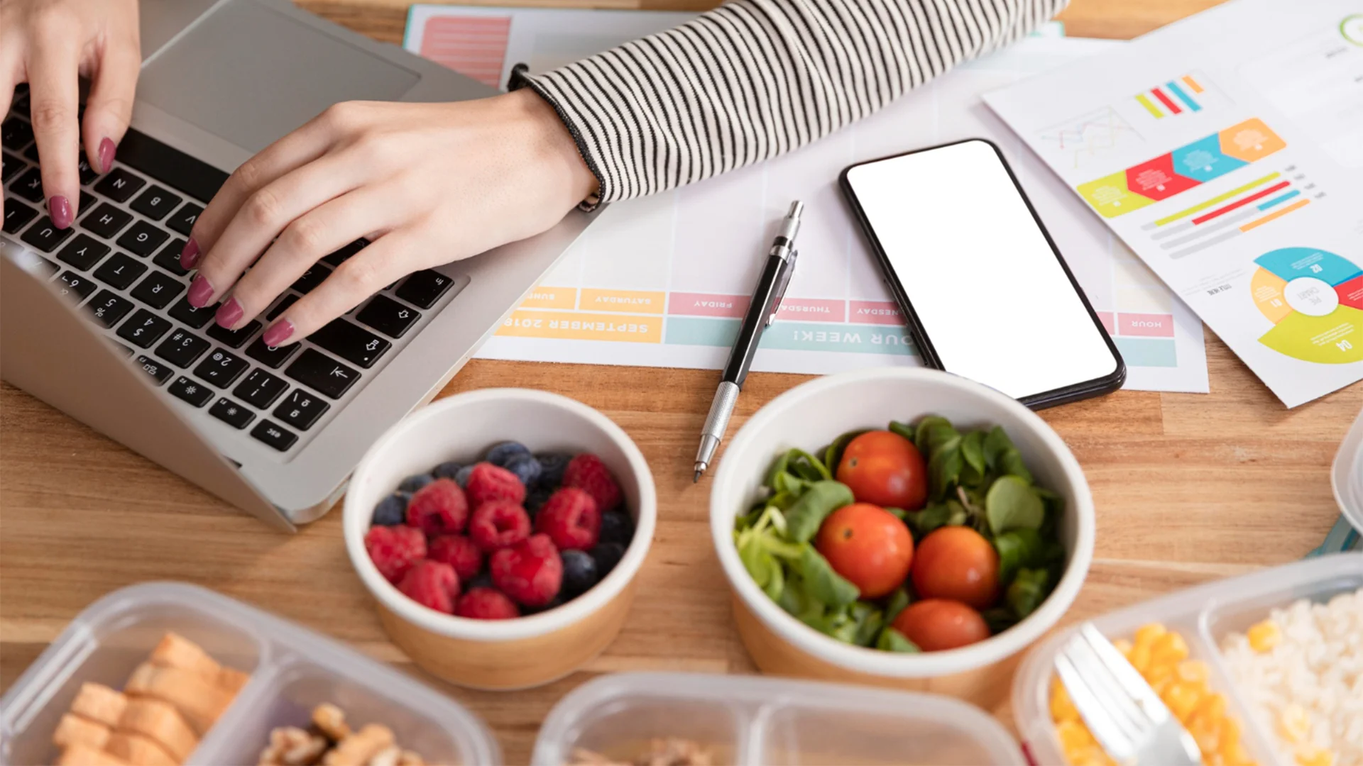 Niche and dietary aggregator illustration — halal, vegan, late-night