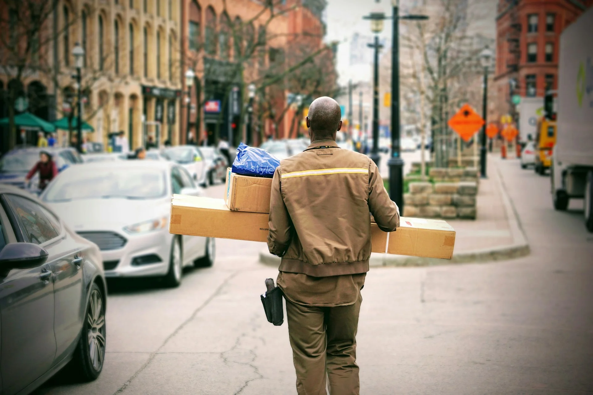 Package and courier delivery with live tracking, proof of delivery, and flexible pickup and drop off