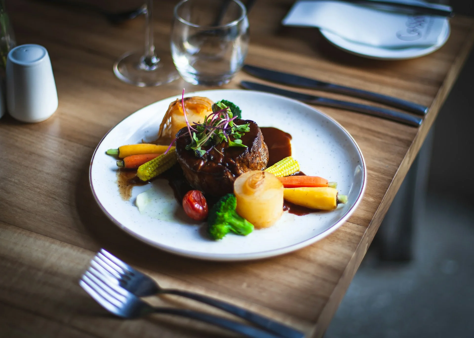 Restaurant meal delivery app with fast order handling and accurate delivery time estimates